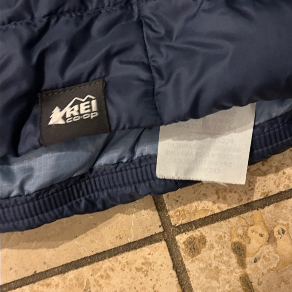REI Women's Navy Puffer Jacket - Picture 2 of 6